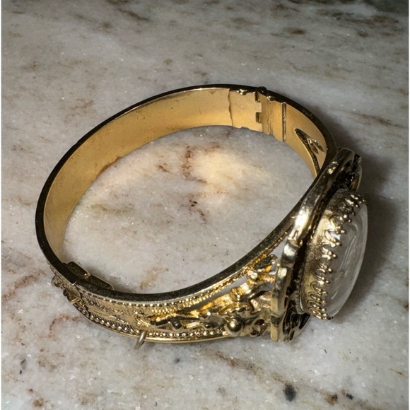 Whiting & Davis Cameo Gold Bangle - Picture 10 of 16